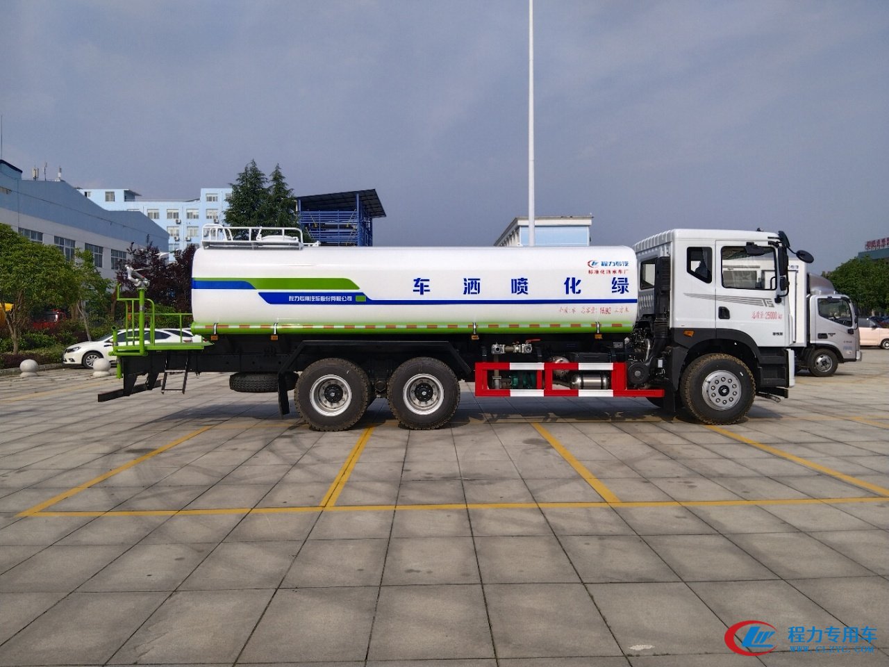 程力集团华神t5后双桥20吨洒水车