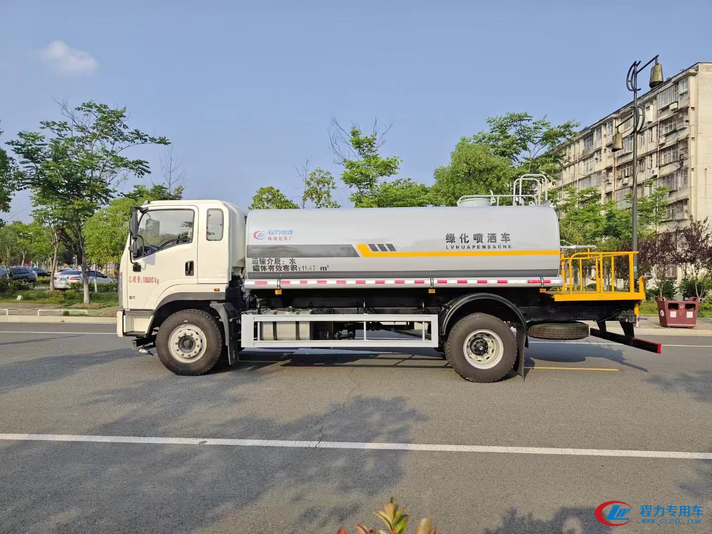 陕汽x9新款15立方洒水车